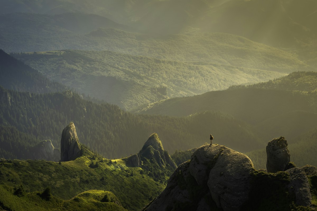 Weids berglandschap als symbool voor bewustzijnsverruiming