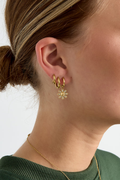 Earrings with decorated hanging flower